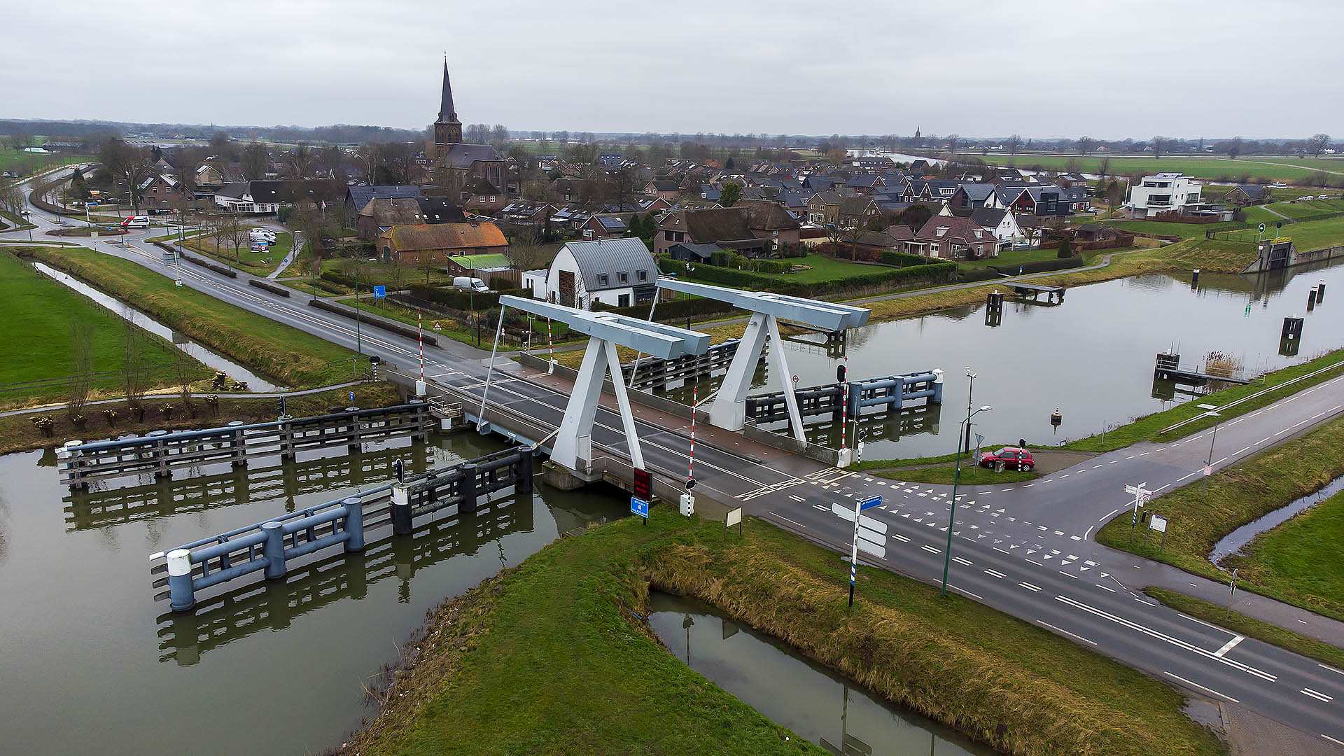 Brug bij Macharen woensdagavond en -nacht afgesloten