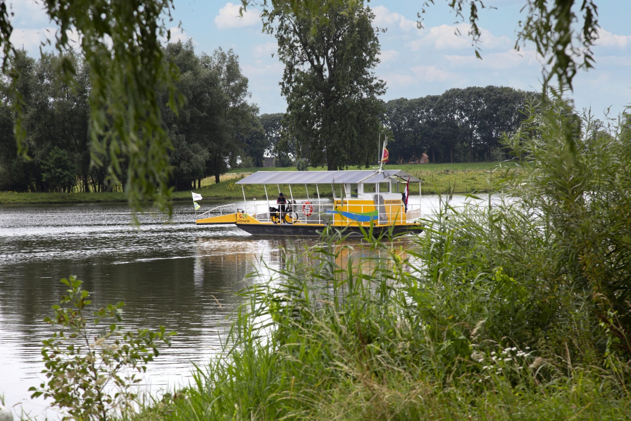 Foto-Voetveer-Batenburg-Demen-2048×1366 dit