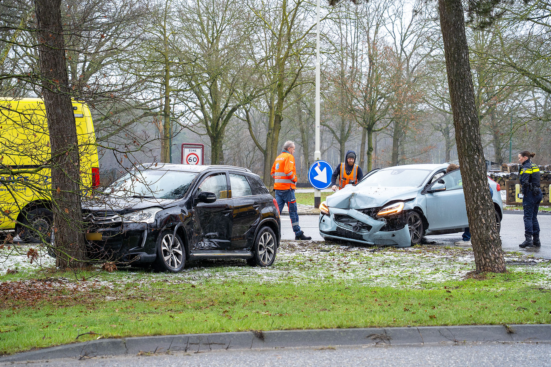 Gewonde en veel schade bij aanrijding op Cereslaan in Oss.